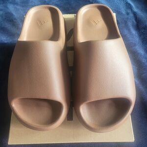 Yeezy slides flax